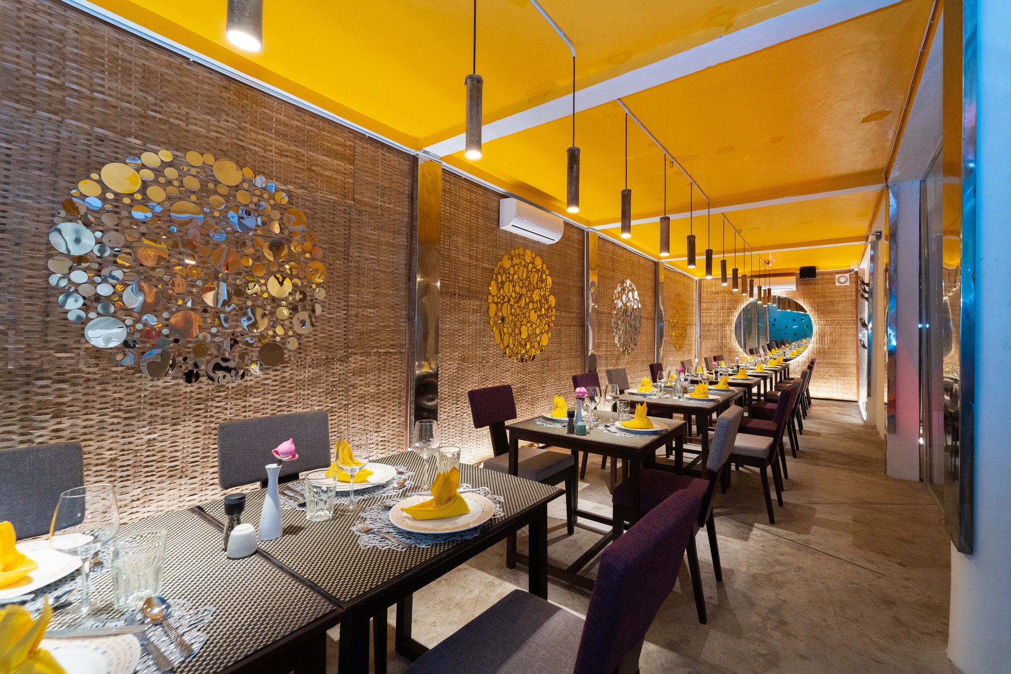 River Square 24 Restaurant 